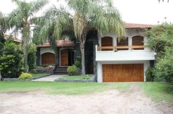 Casa 4 dormitorios – Bº Cerro de las Rosas – Pasaje “A” 1465 – Categoría!