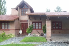 Casa 3 Dormitorios – Villa Allende – “La Herradura” – Categoría!